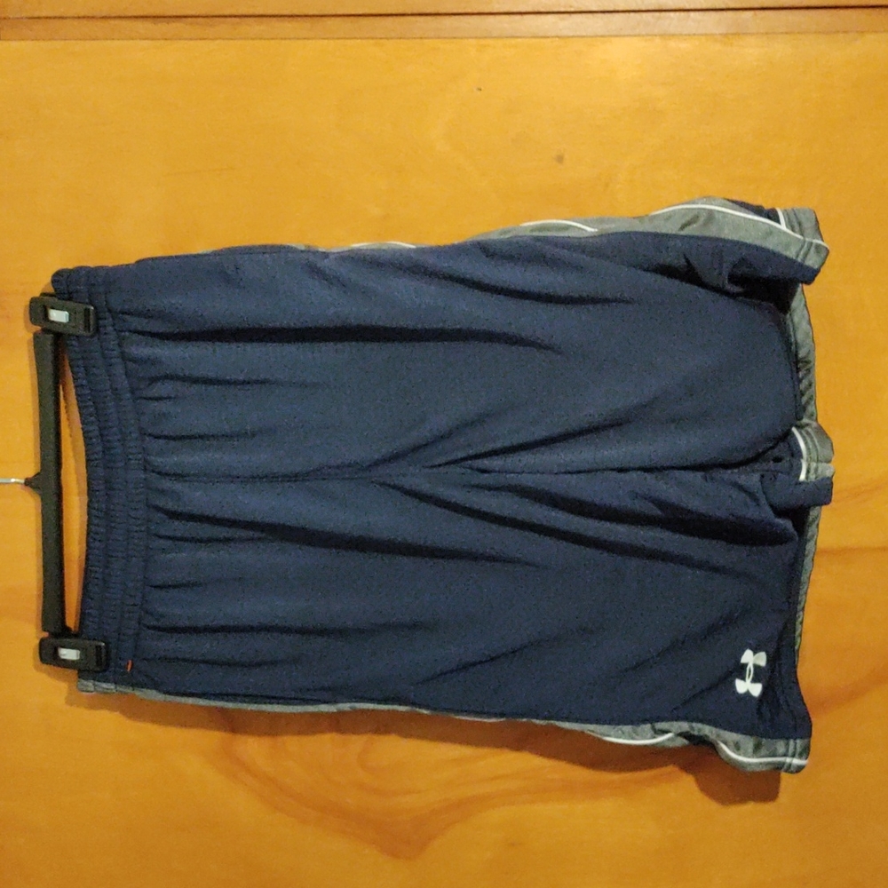 ✨Under Armor men's size medium blue mesh basketball shorts